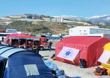 Οι σκηνές της ΕΜΑΚ και του ΕΣΥ στην Τουρκία (φωτ.: Πυροσβεστικό Σώμα)