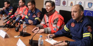 Στιγμιότυπο από τη συνέντευξη Τύπου των μελών της ΕΜΑΚ, που κατάφεραν να ανασύρουν ζωντανούς πέντε ανθρώπους από τα συντρίμμια των κτηρίων στην επαρχία Χατάι (φωτ.: EUROKINISSI/Γιάννης Παναγόπουλος)
