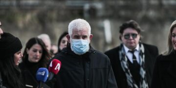 Ο Πέτρος Φιλιππίδης έξω από το Μικτό Ορκωτό Δικαστήριο της Αθήνας (φωτ.: EUROKINISSI / Βασίλης Ρεμπάπης)