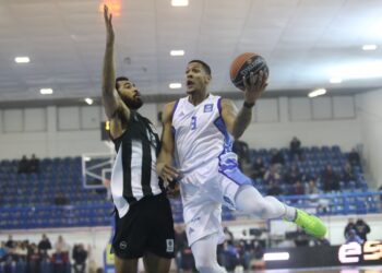 Ο Ιωνικός πέτυχε την ανατροπή και έκανε αποφασιστικό βήμα για την παραμονή του στη Basket League (φωτ.: EUROKINISSI/Μάρκος Χουζούρης)