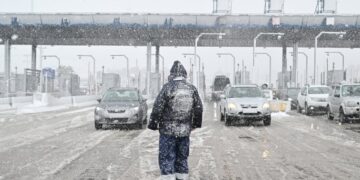 Πρωτόγνωρες συνθήκες αντιμετώπισαν οι οδηγοί στην περιοχή των Αφιδνών Αττικής, στην εθνική οδό Αθηνών-Λαμίας σήμερα το πρωί (φωτ. EUROKINISSI/Μιχαλης Καραγιάννης)