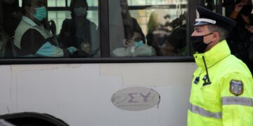 Από τη σύγκρουση τραυματίστηκαν ελαφρά 10 άνθρωποι, οι οποίοι μεταφέρθηκαν προληπτικά στο Νοσοκομείο «Γεώργιος Γεννηματάς» (φωτ.: EUROKINISSI/Γιάννης Παναγόπουλος)