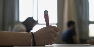 Ο δράστης φαίνεται να διαπληκτίστηκε με τον 17χρονο για προσωπικές διαφορές, με συνέπεια να τον τραυματίσει ελαφρά στο χέρι με ένα κοπίδι (φωτ.: EUROKINISSI/Μιχάλης Καραγιάννης)