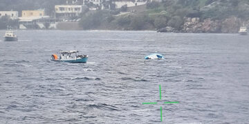 Στιγμιότυπο από την επιχείρηση έρευνας και διάσωσης ανοιχτα της Λέρου (φωτ.: Λιμενικό Σώμα - Ελληνική Ακτοφυλακή)