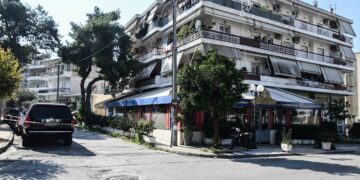 Ο 40χρονος υδραυλικός είχε τραυματιστεί θανάσιμα από σφαίρα που είχε δεχθεί κατά τη διάρκεια ανταλλαγής πυροβολισμών μεταξύ δύο αλβανικών συμμοριών σε μια καφετέρια της Νέας Ιωνίας  (φωτ.: EUROKINISSI/Μιχάλης Καραγιάννης)