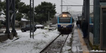 Tο δρομολόγιο με αριθμό 1521 (Λειανοκλάδι - Αθήνα) και ώρα αναχώρησης 05:57 δε θα πραγματοποιήσει σταθμεύσεις στους σταθμούς Γοργοπόταμος, Μπράλος, Λιλαία και Αμφίκλεια (φωτ.: EUROKINISSI/Διονύσης Πατεράκης)