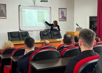 Η χρήση του ελληνικού αλφάβητου στη γραφή της αλβανικής γλώσσας ήταν το κεντρικό θέμα της ομιλίας που πραγματοποίησε η καθηγήτρια του Τμήματος Βαλκανικών, Σλαβικών και Ανατολικών Σπουδών του Πανεπιστημίου Μακεδονίας Σταυρούλα Μαυρογένη (φωτ.: ΑΠΕ-ΜΠΕ)