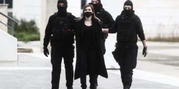 Η Ρούλα Πισπιρίγκου ενώ προσέρχεται στο δικαστήριο (φωτ.: EUROKINISSI/Σωτήρης Δημητρόπουλος)