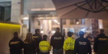 Αστυνομικοί από την Ελλάδα και την Κολομβία που πήραν μέρος στην επιχείρηση (φωτ.: ΕΛΑΣ)