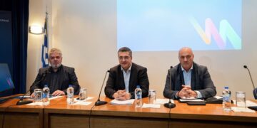 Από αριστερά, το στέλεχος της διαχειριστικής Αρχής του ΕΣΠΑ της Περιφέρειας Κεντρικής Μακεδονίας Αντώνης Κρυσταλλίδης, ο Περιφερειάρχης Κεντρικής Μακεδονίας Απόστολος Τζιτζικώστας και ο Αντιπεριφερειάρχης Κιλκίς Ανδρέας Βεργίδης (φωτ.: Περιφέρεια Κεντρικής Μακεδονίας)