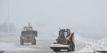 Χιονόπτωση στην Εθνική Οδό Αθηνών-Λαμίας (φωτ.: EUROKINISSI / Μιχάλης Καραγιάννης)