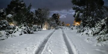 Σε πλήρη ετοιμότητα και επαγρύπνηση καθ' όλη τη διάρκεια της νύχτας πρόκειται να παραμείνουν όλες οι κρατικές δυνάμεις, υπό το συντονισμό της Γενικής Γραμματείας Πολιτικής Προστασίας και του Εθνικού Συντονιστικού Κέντρου Επιχειρήσεων (φωτ.: EUROKINISSI/Μιχάλης Καραγιάννης)