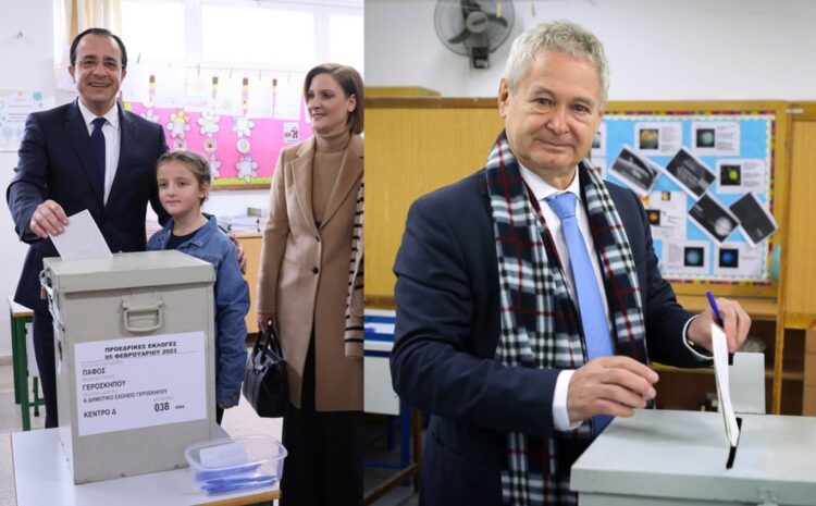Από αριστερά, ο Νίκος Χριστοδουλίδης και ο Ανδρέας Μαυρογιάννης (φωτ. ΑΠΕ-ΜΠΕ)
