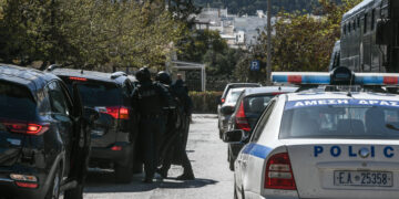 Απολογία στον ανακριτή των δύο συλληφθέντων ως μέλη τρομοκρατικής οργάνωσης που σύμφωνα με τις αρχές επρόκειτο να χτυπήσει στόχο εβραϊκού και ισραηλινού ενδιαφέροντος στο κέντρο της Αθήνας, Παρασκευή 31 Μαρτίου 2023. (Φωτ.: Eurokinissi/Τατιάνα Μπόλαρη)