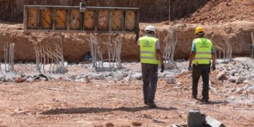 Εργαζόμενοι στο εργοτάξιο του μετρό στην Κατεχάκη για την Γραμμή 4 (φωτ. αρχείου: ΑΠΕ-ΜΠΕ/Γιώργος Βιτσαράς)