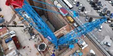 Συναρμολόγηση Μετροπόντικα γραμμής 4 (φωτ.: facebook.com/nikos.tachiaos)