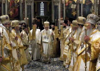 Χοροστατούντος του Αρχιεπισκόπου Ιερώνυμου και των μελών της Ιεράς Συνόδου τελέστηκε η Θεία Λειτουργία για την Κυριακή της Ορθοδοξίας και το μνημόσυνο υπέρ αναπαύσεως για τα θύματα του σιδηροδρομικού δυστυχήματος στα Τέμπη (φωτ.: Χρήστος Μπόνης/Ιερά Σύνοδος)