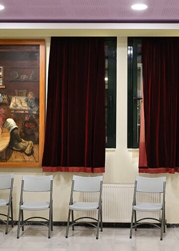 Πίνακες που κοσμούν την αίθουσα εκδηλώσεων της Ένωσης Ποντίων Νίκαιας-Κορυδαλλού (φωτ.: Κώστας Κατσίγιαννης)