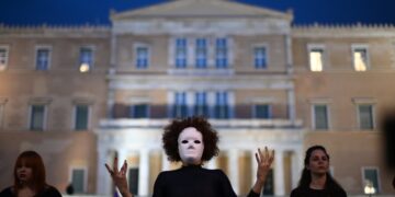 Οι διαδηλώτριες συγκεντρώθηκαν στο Σύνταγμα και στην συνέχεια κατευθύνθηκαν με πορεία μέχρι την Ομόνοια (φωτ.: EUROKINISSI/Μιχάλης Καραγιάννης)