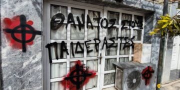 Συνθήματα σε γειτονιά του Κολωνού με αφορμή την υπόθεση σεξουαλικής εκμετάλλευσης της 12χρονης (φωτ.: EUROKINISSI/Γιώργος Κονταρίνης)