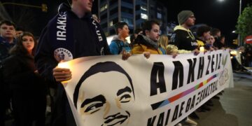 Στιγμιότυπο από την πορεία που πραγματοποιήθηκε στη Θεσσαλονίκη, ανήμερα της συμπλήρωσης ενός έτους από τη δολοφονία του Άλκη (φωτ.: ΜΟΤΙΟΝΤΕΑΜ/Βασίλης Βερβερίδης)