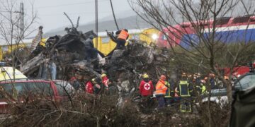 Η Μαρία, που επέζησε από το δυστύχημα χάρη στην επέμβαση κάποιων άλλων επιβατών, θυμάται μόνο τις φωνές τους. «Τις φωνές εκείνων που την έσωσαν» (φωτ.: ΜΟΤΙΟΝΤΕΑΜ/Βασίλης Βερβερίδης)