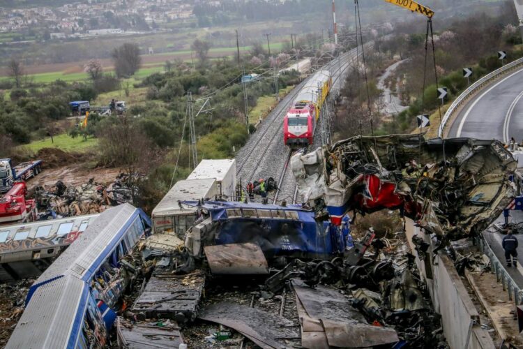 Τα συντρίμμια των αμαξοστοιχιών στα Τέμπη  (φωτ.: EUROKINISSI / Λεωνίδας Τζέκας)