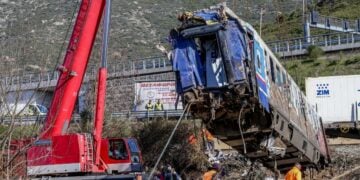 Ένα από τα βαγόνια του μοιραίου Intercity (φωτ.: EUROKINISSI/Λεωνίδας Τζέκας)