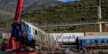 Όπως ανακοίνωσε χθες ο πρωθυπουργός, αποτελεί προτεραιότηα η οικονομική αλλά και η ηθική και ψυχολογική στήριξη» των συγγενών των θυμάτων και των τραυματιών (φωτ.: EUROKINISSI/Λεωνίδας Τζέκας)