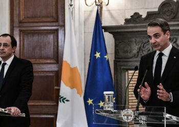 Στιγμιότυπο από προηγούμενη συνάντηση του Κυριάκου Μητσοτάκη με τον Νίκο Χριστοδουλίδη (φωτ. αρχείου: EUROKINISSI / Τατιάνα Μπόλαρη)