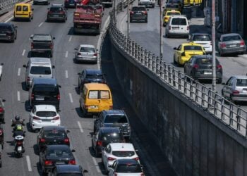 Αυξημένη η κίνηση στον Κηφισό στο ρεύμα προς Αθηνών-Κορίνθου, καθώς φεύγουν οι εκδρομείς του Πάσχα, Μ.Πέμπτη 13 Απριλίου 2023 (φωτ.: Eurokinissi/Τατιάνα Μπόλαρη)