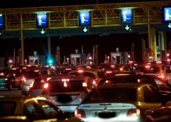Αυξημένη κίνηση στα διόδια λόγω επιστροφής των εκδρομέων (φωτ. αρχείου: Eurokinissi/Χρήστος Μπόνης)