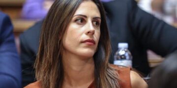 Η Ελένη Χρονοπούλου κατήγγειλε τον ευρωβουλευτή του ΣΥΡΙΖΑ Αλέξη Γεωργούλη για τα αδικήματα του βιασμού και της πρόκλησης σωματικής βλάβης (φωτ.: facebook.com/eleni.chronopoulou.3)