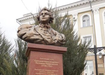 Το άγαλμα του πρίγκιπα Γκριγκόρι Αλεξάντροβιτς Ποτέμκιν-Ταβρίτσεσκι (φωτ.: Γρ. Τύπου Ρωσικής Κοινότητας Κριμαίας/ crimea.ria.ru)