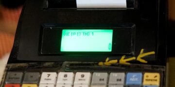 Ταμειακή μηχανή (φωτ. αρχείου: EUROKINISSI / Γιώργος Κονταρίνης)
