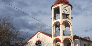 Το καμπαναριό του Αγίου Γεωργίου με το ρολόι, στο Μικρό Σούλι Σερρών (φωτ.: ΑΠΕ-ΜΠΕ / Στέργιος Χαλβατζής)