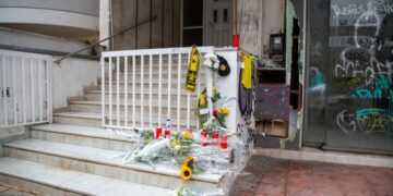 Το σημείο της δολοφονίας του Άλκη Καμπανού στη Χαριλάου, την επόμενη ημέρα της επίθεσης (φωτ.: EUROKINISSI/Ραφαήλ Γεωργιάδης)