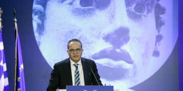 Ο υφυπουργός Εξωτερικών της Τουρκίας Mehmet Kemal Bozay στο 8ο Οικονομικό Φόρουμ των Δελφών (φωτ.: ΑΠΕ-ΜΠΕ / Βάιος Χασιαλής)