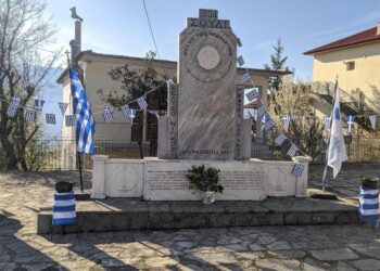 Μνημείο αφιερωμένο
στην ιστορική γέφυρα Κοράκου, στον Αχελώο που ανατινάχθηκε τη νύχτα της 28ης Μαρτίου του 1949 (φωτ.: ΑΠΕ-ΜΠΕ/Μαίρη Τζώρα)