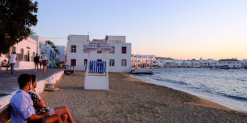 Τουρίστες στη Μύκονο (φωτ.: EUROKINISSI / Νεκταρία Μπαλωματίνη)