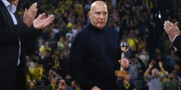 Στιγμιότυπο από παλιότερη βράβευση του Νίκου Γκάλη. Η σταθερά υψηλή αθλητική απόδοσή του ήταν αποτέλεσμα του συνδυασμού των ατομικών του χαρακτηριστικών και της πίστης του στην επιστημονική υποστήριξη για την επίτευξη των στόχων του (φωτ.: EUROKINISSI/Ραφαήλ Γεωργιάδης)