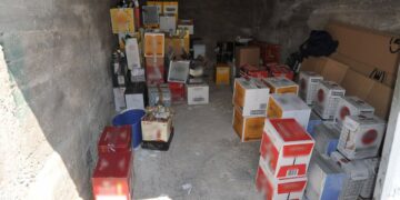 Οι κατασχεθείσες ποσότητες αλκοολούχων ποτών μεταφέρθηκαν σε αποθηκευτικούς χώρους προς φύλαξη (φωτ. αρχείου: Γραφείο Τύπου Ελληνικής Αστυνομίας)