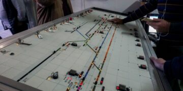 Ο πίνακας ελέγχου του σταθμαρχείου στη Λάρισα. Τόσο ο νευροχειρουργός που υπέγραψε την άδεια, όσο και ο διευθυντής της κλινικής τέθηκαν προσωρινά εκτός του ΕΣΥ με ποινή αναστολής εργασίας για ένα μήνα (φωτ.: EUROKINISSI/Λεωνίδας Τζέκας)