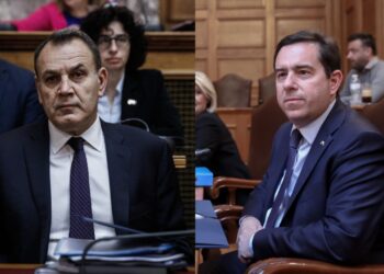 Από αριστερά, ο υπουργός Εθνικής Άμυνας Νίκος Παναγιωτόπουλος και ο υπουργός Μετανάστευσης και Ασύλου Νότης Μηταράκης (φωτ.: EUROKINISSI)