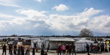 Οι οικογένειες των Ρομά στην περιοχή Πέλεκα του δήμου Κατερίνης (φωτ.: Γραφείο Τύπου Προεδρίας της Δημοκρατίας/Θοδωρής Μανωλόπουλος)
