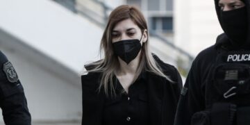 Η Ρούλα Πισπιρίγκου ενώ προσέρχεται στο δικαστήριο (φωτ.: EUROKINISSI/Βασίλης Ρεμπάπης)