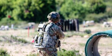 Ο στρατιωτικός αρχικά κατήγγειλε στην αστυνομία ότι δέχθηκε επίθεση από έναν άνδρα τον οποίο είχε γνωρίσει μέσω διαδικτύου. Όταν όμως τον εντόπισαν οι αστυνομικοί, διαπίστωσαν ότι ήταν μόλις 14,5 ετών (φωτ. αρχείου: EUROKINISSI/Γενικό Επιτελείο Στρατού)