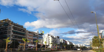 Σύννεφα πάνω από τη λεωφόρο Συγγρού (φωτ.: EUROKINISSI / Γιάννης Παναγόπουλος)
