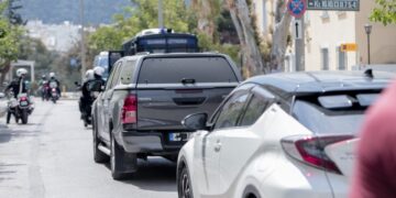 Στον ανακριτή απολογούνται οι συλληφθέντες για τη δολοφονία του Γιώργου Καραϊβάζ (φωτ. αρχείου: Κώστας Τζούμας/EUROKINISSI)