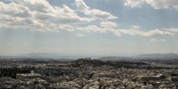 Η Αθήνα, η Ακρόπολη και ο Σαρωνικός από το λόφο του Λυκαβηττού (Φωτ.: Eurokinissi/Μιχάλης Καραγιάννης)